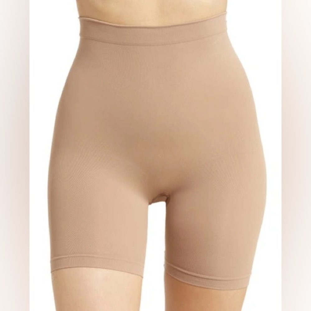 SKIMS Mid-thigh Sculpting Shorts In Ochre Size XXS/XS